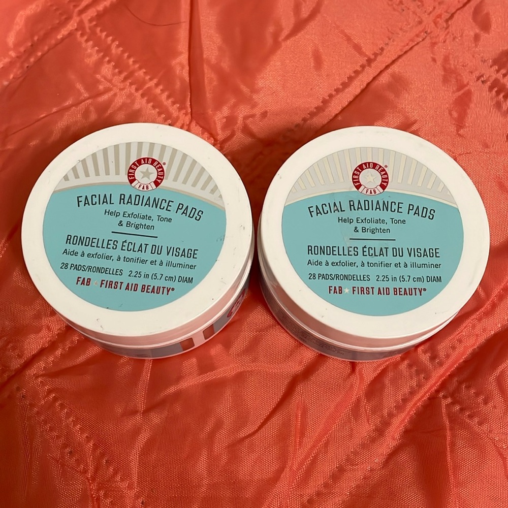 2 FIRST AID BEAUTY FACIAL PADS